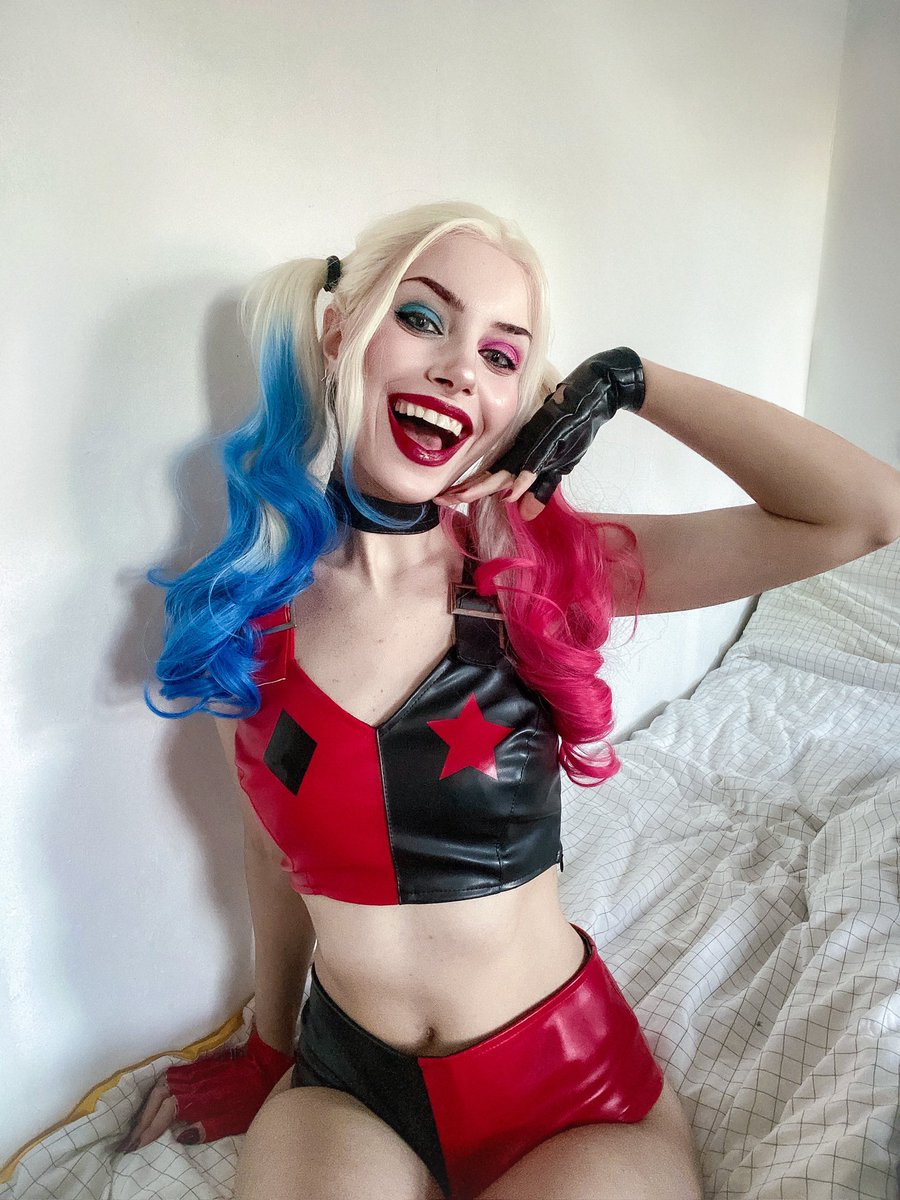 martycipher's tweet photo. here’s 2 more photos of my harley cosplay since i think these are cuter

@dcharleyquinn rate my fit 🤡 https://t.co/PK4b3OKYdn