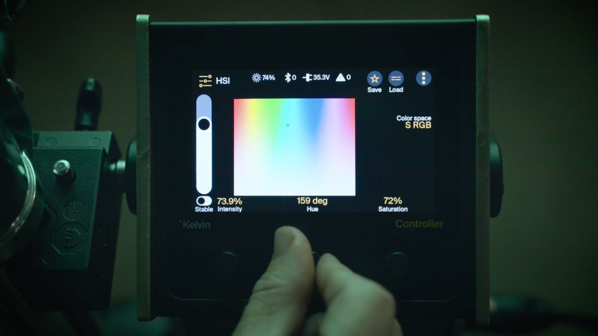 OfficialVp4l's tweet photo. Kelvin's color controls are super innovative and easy to use!
#Kelvin #VP4L #Epos300 #light #lighting #LED #LEDlighting #fullspectrumLED #Cantastoria #studiolight #camerasetup #waterproof #weatherproof #filming #filmmaking #recording #footage #behindthescenes #filmequipment https://t.co/Zh1JJX8MR1