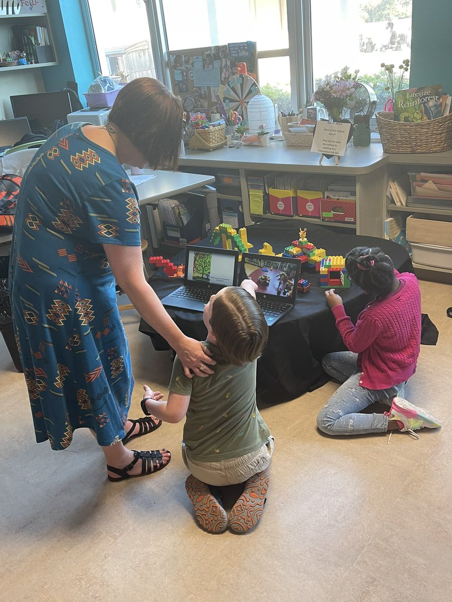 Mrs_Biehl's tweet photo. 1st grade exhibition was a hit! Love seeing the Ss own their learning and share their expertise with others! #pbl #TCS #inquirybasedlearning #exhibitionoflearning https://t.co/GwITkZIOPt