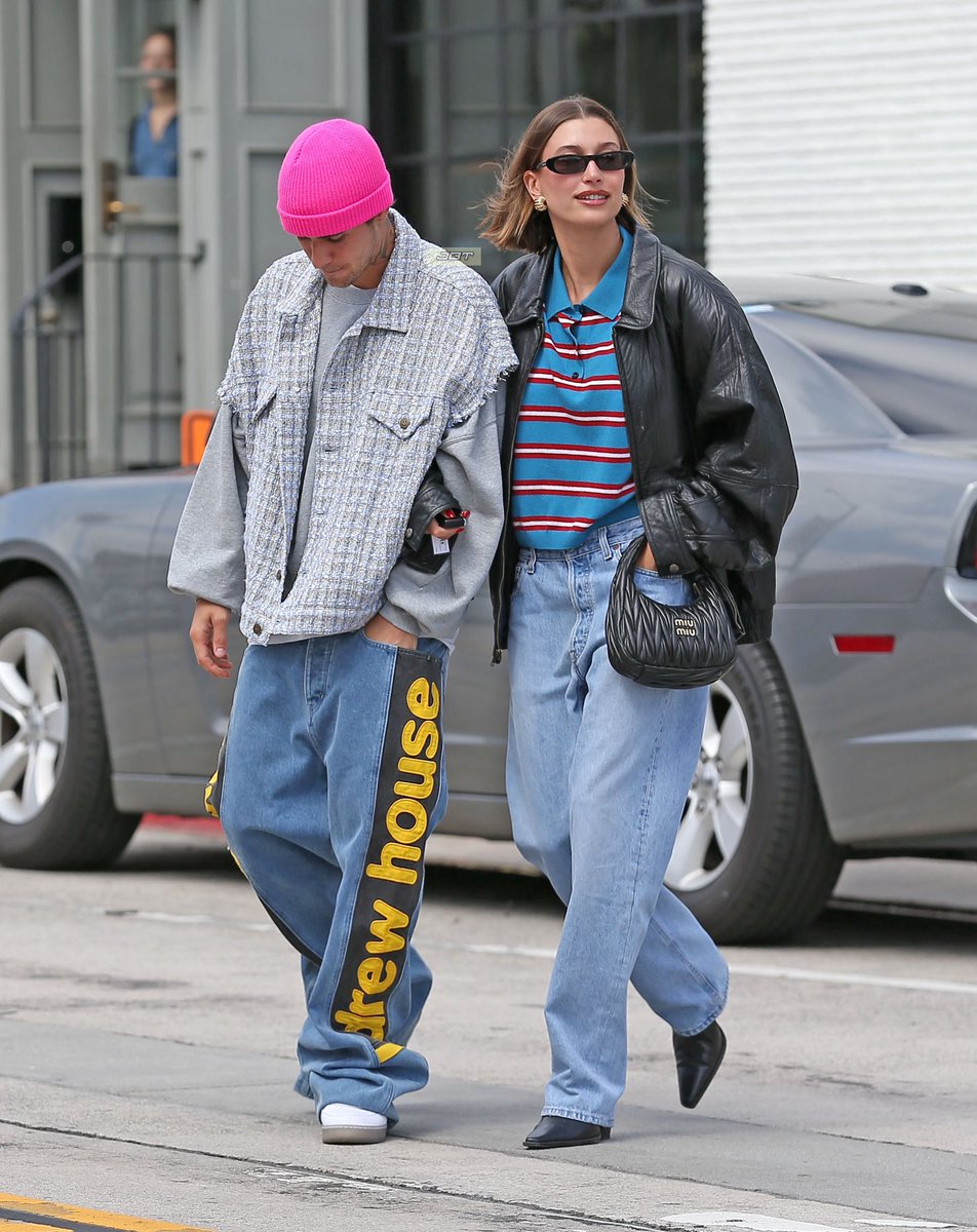 PBBRmidias's tweet photo. 📸 | Justin Bieber e Hailey Bieber foram vistos passeando em Los Angeles, na Califórnia (hoje, 13/03).

[4/4] https://t.co/ZvqmCh9f9O