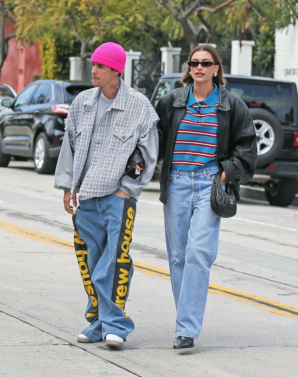 PBBRmidias's tweet photo. 📸 | Justin Bieber e Hailey Bieber foram vistos passeando em Los Angeles, na Califórnia (hoje, 13/03).

[4/4] https://t.co/ZvqmCh9f9O