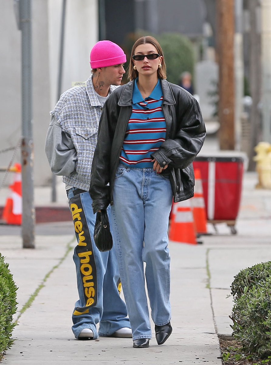 PBBRmidias's tweet photo. 📸 | Justin Bieber e Hailey Bieber foram vistos passeando em Los Angeles, na Califórnia (hoje, 13/03).

[4/4] https://t.co/ZvqmCh9f9O