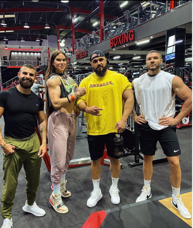 mememanxdxd's tweet photo. BIG 💪🏽🔥 session‼️>> Followed by the war for the ANGLE 📸👊🏽🤣
#rawgear
#fitness
#bodybuilding
#fitnessinfluencer
#younglaclothing https://t.co/slV78WWRcm
