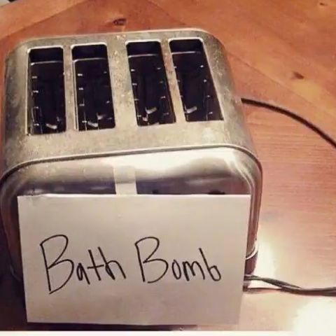 HappyHoshi94's tweet photo. @mikepocalyko Free gift because you stink https://t.co/CNJYqow3LY