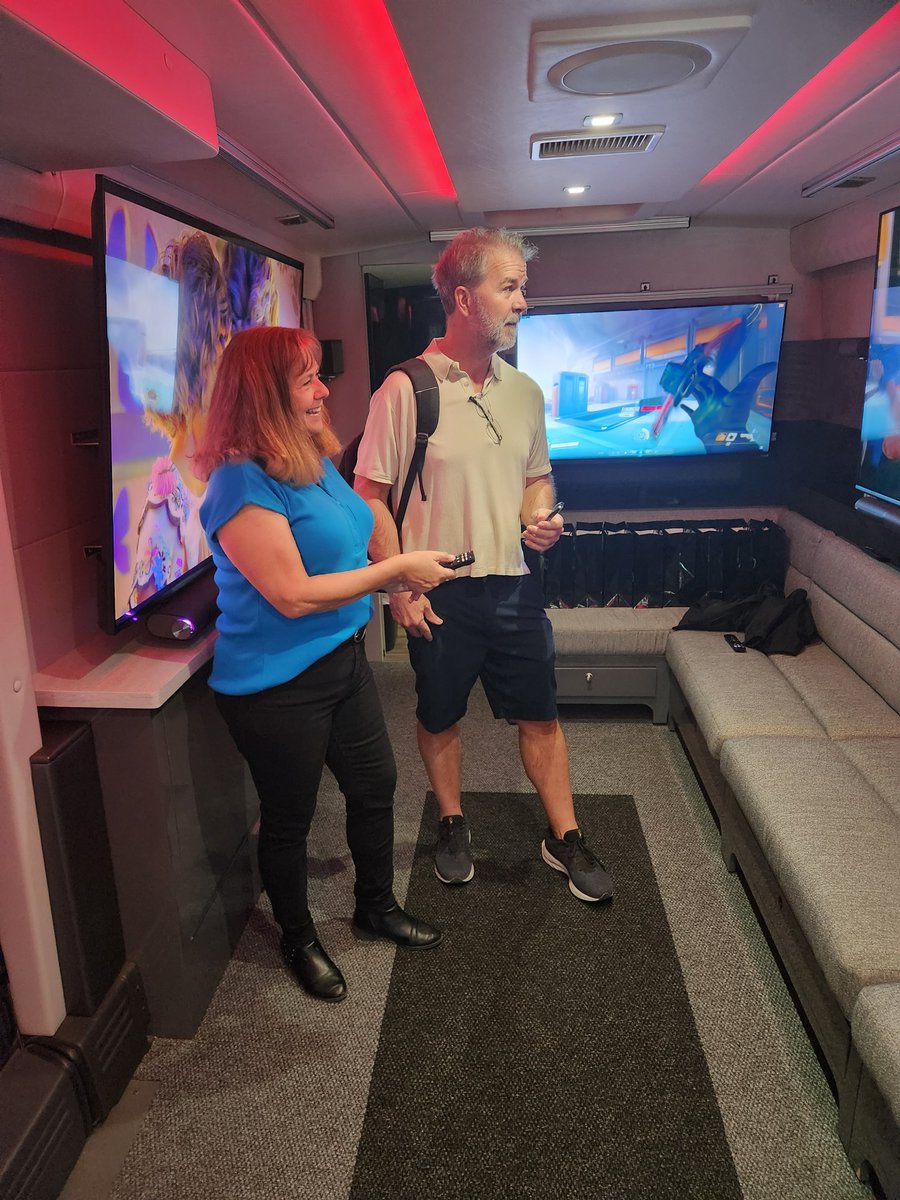 VIZIO's tweet photo. The #VIZIOBus rolled through @BrandInnovators' #BISummit in Austin, Texas this weekend! ๐โ๏ธ
Thanks to our friends from @NBCUniversal, @JNJNews, and #SXSW for coming by. https://t.co/BSXZWGwvvI