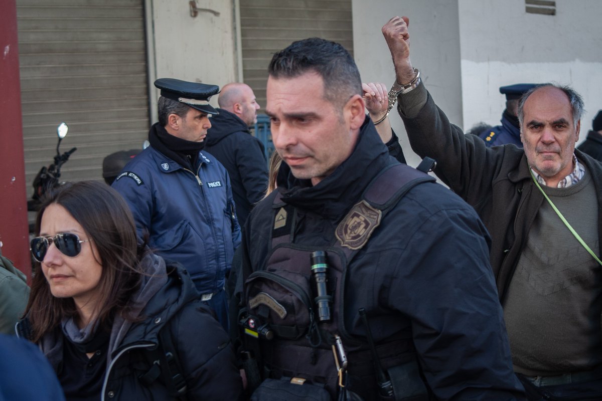 teacherdude's tweet photo. 14 Greek ecologists were violently arrested in city of Thessaloniki this morning during a peaceful protest.
The activists were attempting to stop the felling of 41 trees in central Aristotelous Square.
#ΣΟΣΔενδρα #ΣωσεΤαΔεντρα #Θεσσαλονικη #Greee https://t.co/lv5IHOv490