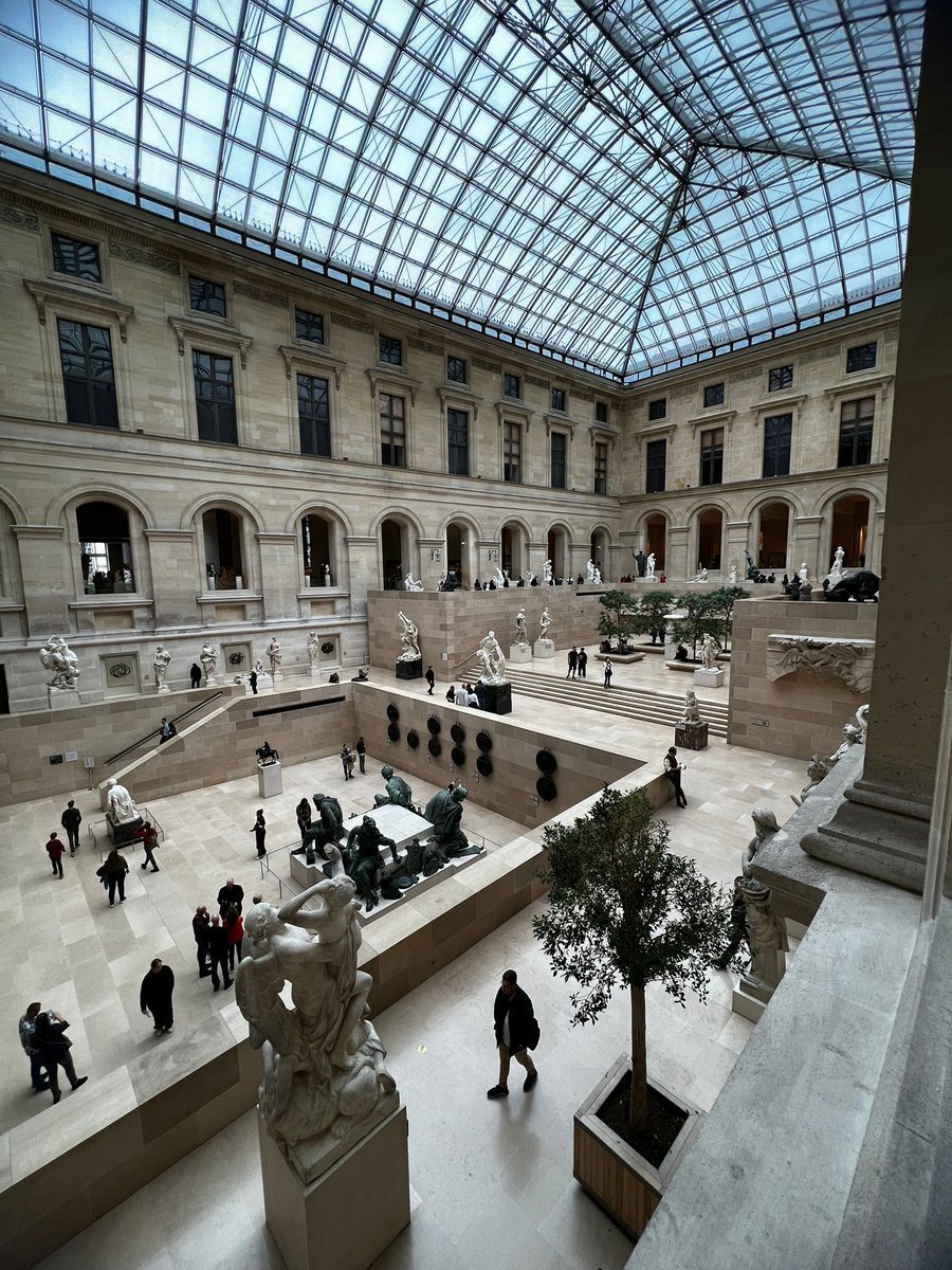 Fuen_97's tweet photo. Museo del Louvre https://t.co/etpnQvVqqR