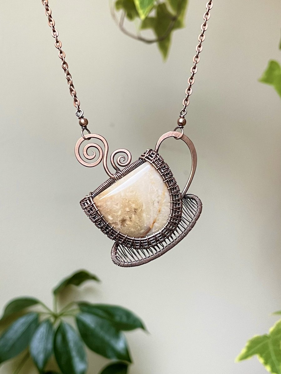 WickedWireCraft's tweet photo. Here’s the finished teacup/coffee mug pendant I was teasing yesterday! I’m so proud of how this turned out. ☕️ https://t.co/2iO64b3Bl2