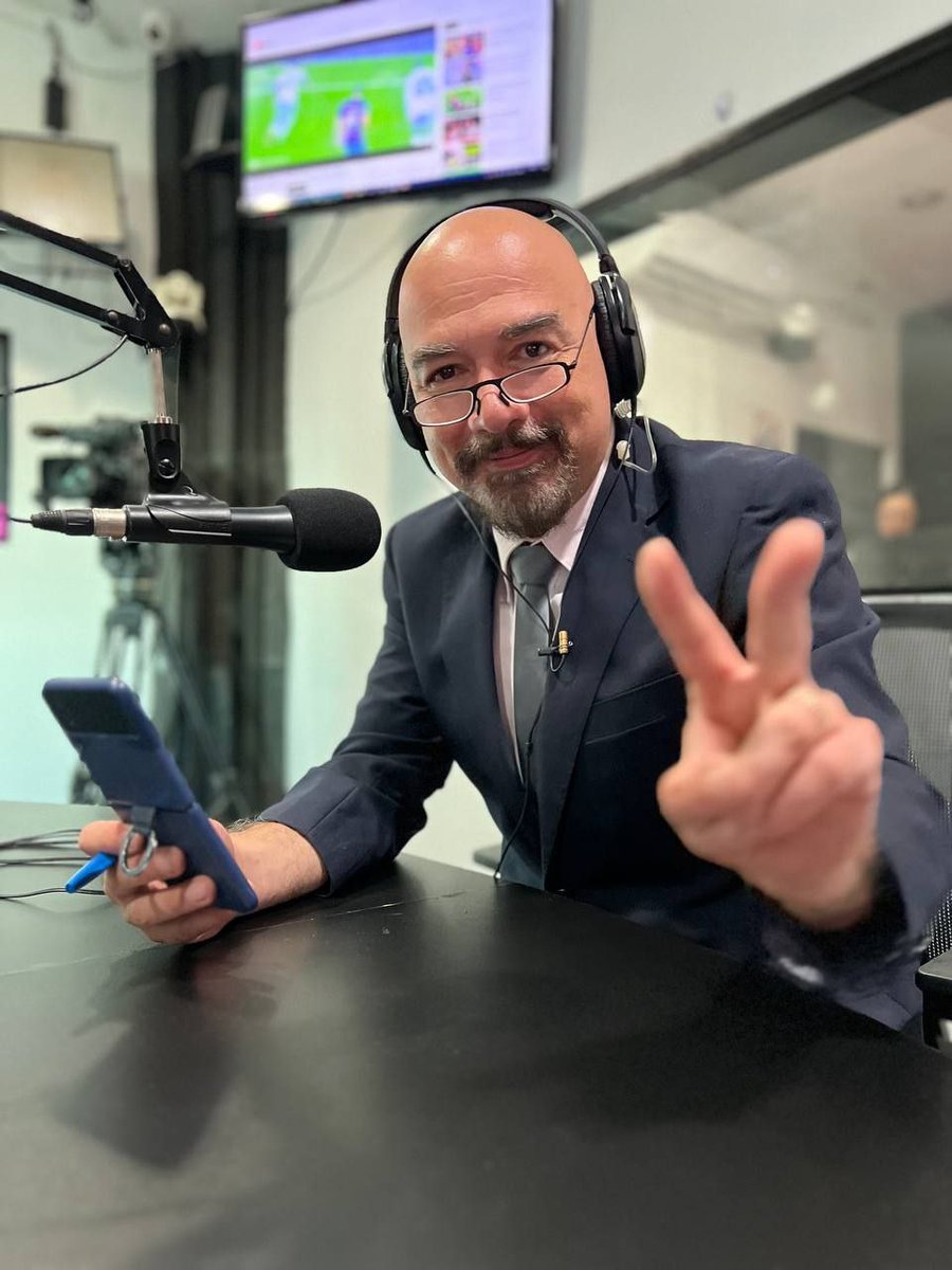 #Programas | Iniciamos la semana con la mejor actitud.☕️🎧✨️
Gracias por escuchar #zona10am con  <a href="/loremenjivar/">Lorena Menjívar</a> <a href="/angelgortiz/">Angel Ortiz</a> <a href="/MaldonadoGuille/">Guillermo Maldonado</a> y en los deportes ⚽️ <a href="/artigalegal/">Carlos Artiga</a> por el 104.5 FM.