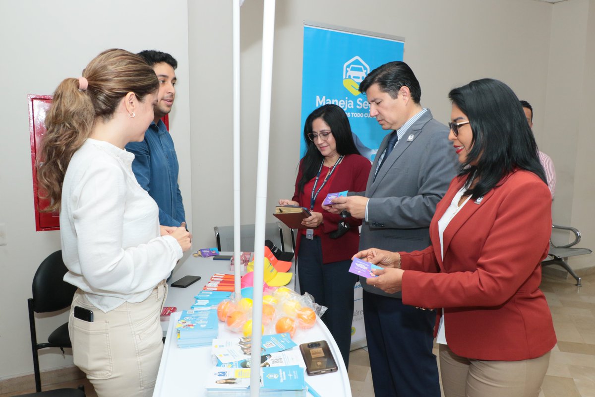 SofiaLovato_ug's tweet photo. Visitamos conjuntamente con @PacoRector, el stand de Latina de Seguros/Seguros Suárez, ubicado en la planta baja del edificio de la administración central, para conocer los beneficios del manejo adecuado de las pólizas de seguro.
#SofíaLovato
#UniversidaddeGuayaquil https://t.co/MD9UN1P0Jv