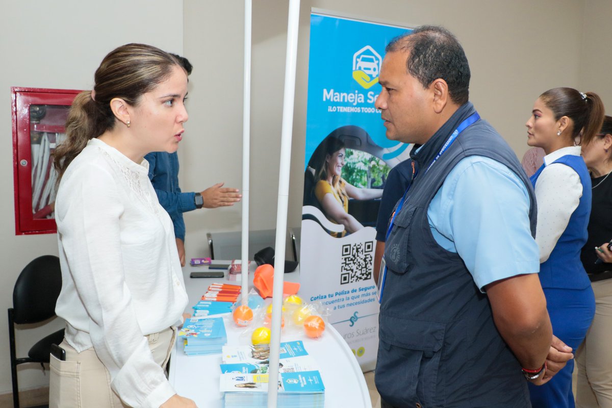 SofiaLovato_ug's tweet photo. Visitamos conjuntamente con @PacoRector, el stand de Latina de Seguros/Seguros Suárez, ubicado en la planta baja del edificio de la administración central, para conocer los beneficios del manejo adecuado de las pólizas de seguro.
#SofíaLovato
#UniversidaddeGuayaquil https://t.co/MD9UN1P0Jv