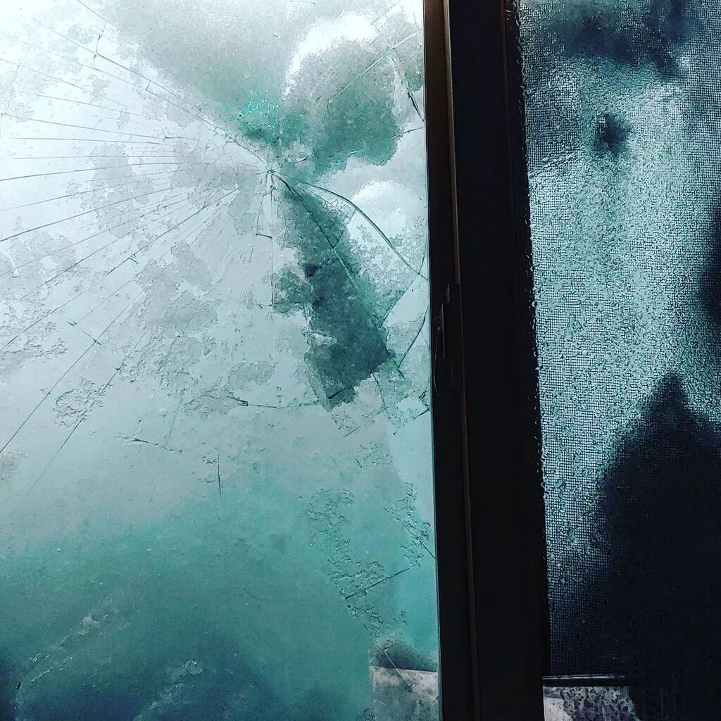 stefreyja's tweet photo. Now my windows are starting to go https://t.co/xFRR4KxtKv https://t.co/5dL6mNA56J
