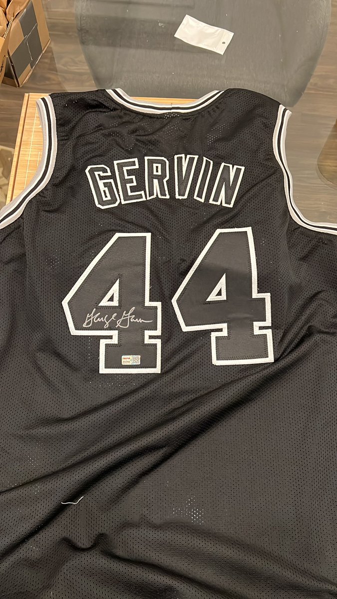 TonyMissana23's tweet image. Ran this during Super Bowl and winner never sent address so running again!!  George Gervin ICEMAN Jersey auto!!  To enter rt this tweet and follow @Tony_Missana !!! Will use random generator to pick winner Sunday, March 17th!!  Good luck !! @CardPurchaser