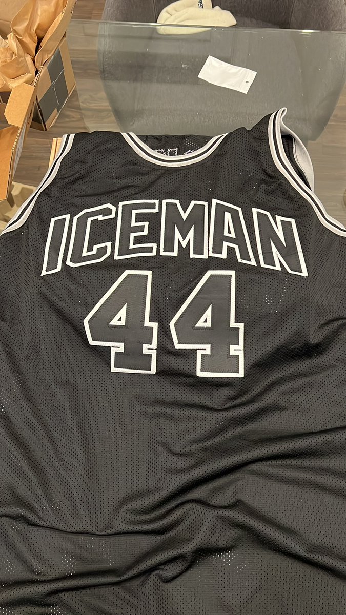 TonyMissana23's tweet image. Ran this during Super Bowl and winner never sent address so running again!!  George Gervin ICEMAN Jersey auto!!  To enter rt this tweet and follow @Tony_Missana !!! Will use random generator to pick winner Sunday, March 17th!!  Good luck !! @CardPurchaser