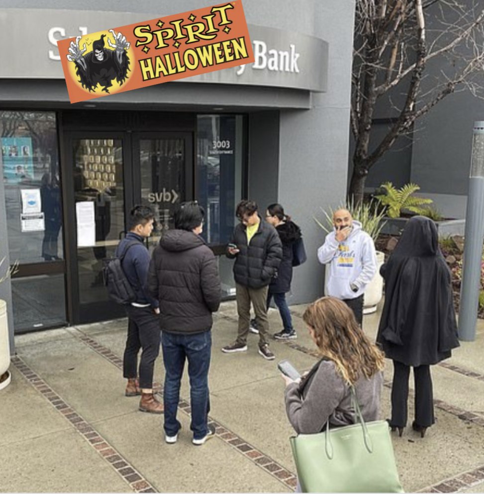 Everyone freaking out about $SIVB but forgetting the upside. Spirit Halloween gonna swoop