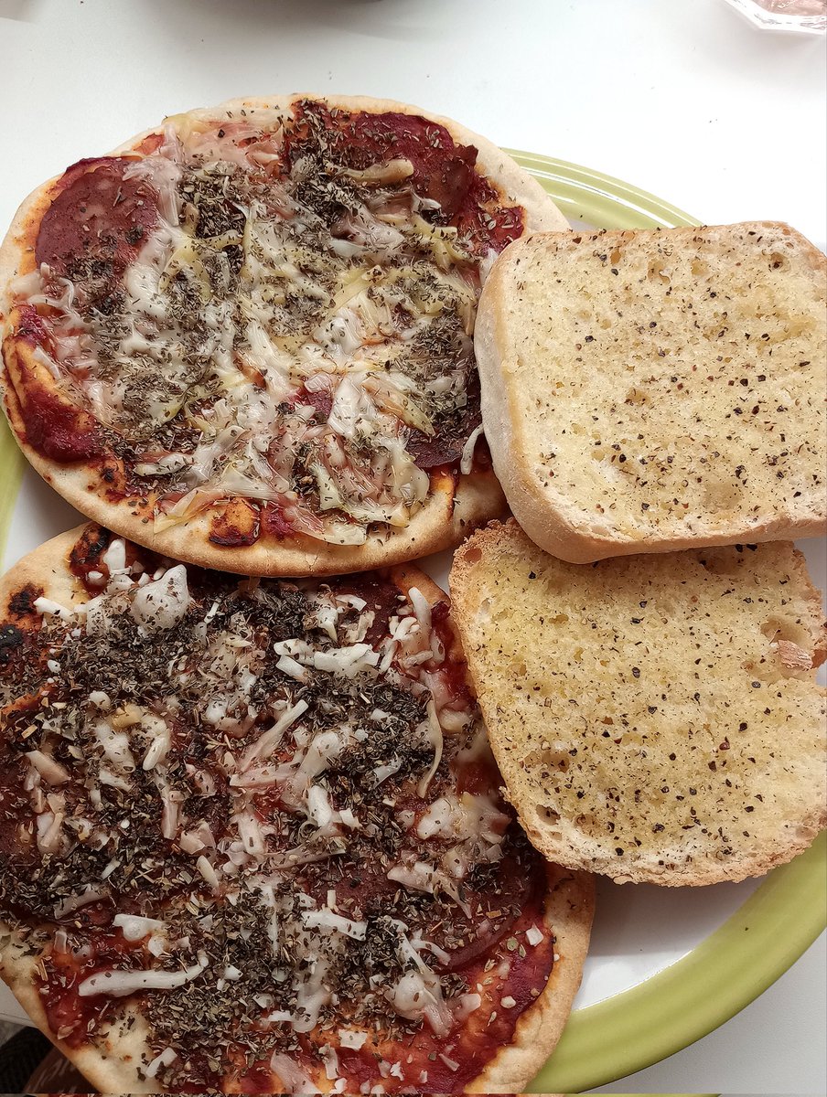 Francesca🐮Ⓥ on Twitter "vegan cheese & chorizo pizza flatbreads with