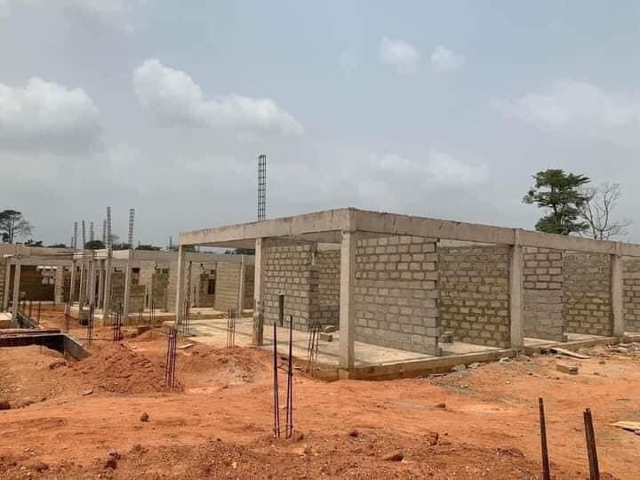 BoatengPrisca1's tweet photo. The agenda 111 is the greatest investment in this country’s health sector since independence.

This  is the Agenda 111 hospital in Ofoase/Ayirebi Constituency (Akyemansa District) which is progressing with a speed! 
#LeadershipOfService
#WorkingGovernment
#BuildingGhanaTogether https://t.co/uFkIaA7AcK