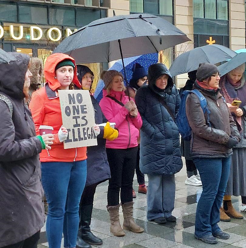 Thanks to @EdinCofS for calling this protest at the UK HQ in Edinburgh against the appalling new immigration bill. #AntiRefugeeBill