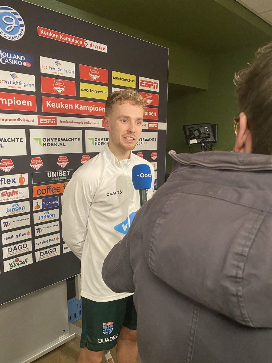 PECZwolle's tweet photo. DH: ,,Eigenlijk moeten we dit soort wedstrijden op slot gooien. Nu kwamen we in een lastige situatie, maar het was goed om te zien dat we bleven strijden voor de drie punten."
#grapec #peczwolle https://t.co/gv1mAr47l6