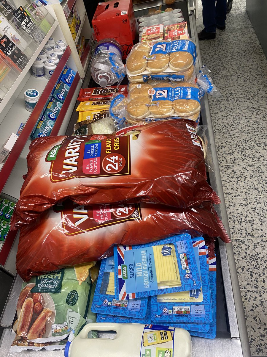 100 meals tonight for those in need.

Thank you to the fantastic Percy’s team ❤️🏠

The meaning of life
is to find your gift. The purpose of life is
to give it away.