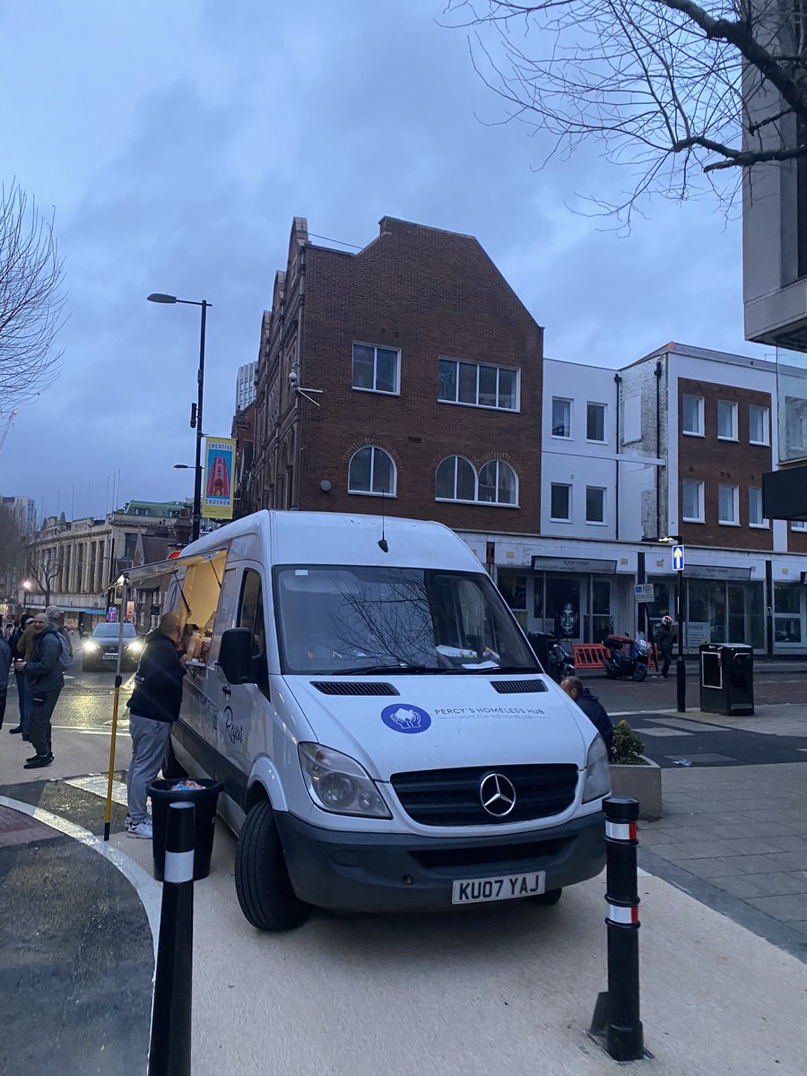 Homeless_hub's tweet photo. 100 meals tonight for those in need.

Thank you to the fantastic Percy’s team ❤️🏠

The meaning of life
is to find your gift. The purpose of life is
to give it away. https://t.co/HNzYxMxhe6