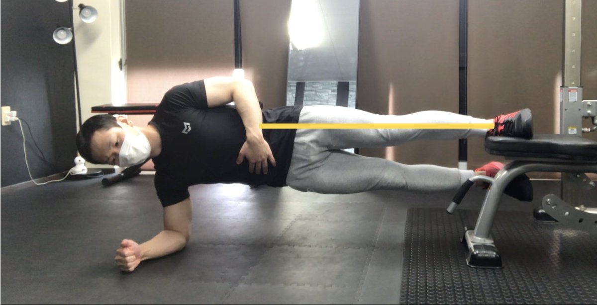 kikuty_training's tweet photo. 筋トレ好きが取り入れるべき種目は「adductor side bridge」だと思う。

BIG3を頻繁に行うと、身体後面が酷使され、相対的に内転筋群や腹斜筋群が弱りやすい。

これらの筋をこの種目で鍛えられるから。

トレ前に取り入れ始めてから調子が良い。 https://t.co/uEAaYbO25M
