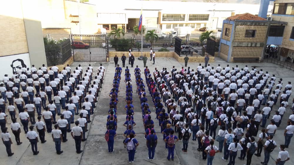 Ext_Isabelica's tweet photo. #13Marzo2023 Se recibió con mucha alegría a Nuestros estudiantes nuevos ingresos y Estudiantes regulares. Del Núcleo Carabobo Extensión La Isabelica.
@angiolillofp
@Unefa_VEN
@otaizacastillo
@UnefaNagua

¡Seguimos siendo Excelencia Educativa Abierta Al Pueblo! https://t.co/JDbt9HCWlN