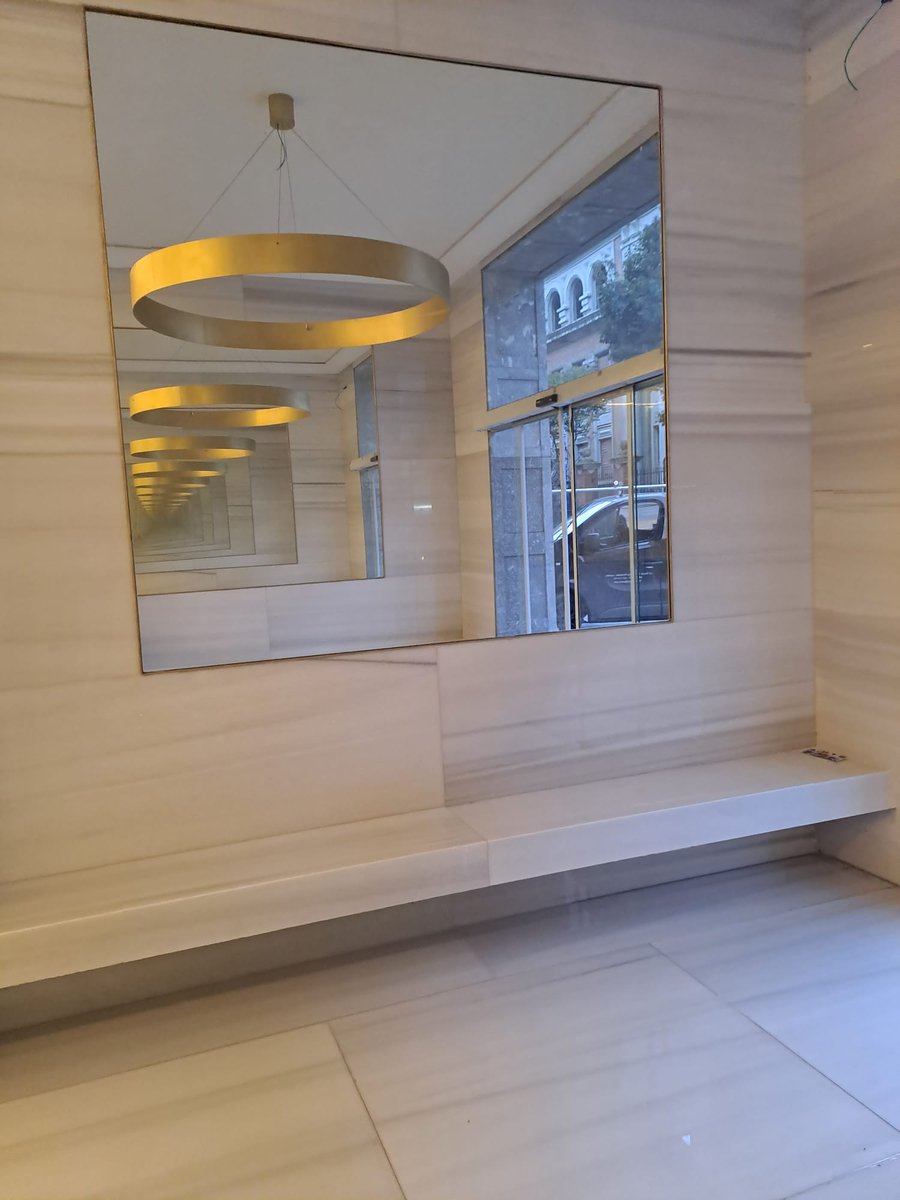 inoxdec's tweet image. ¡Trabajo fino fino! Gracias al uso del #latón este portal ha quedado de auténtico lujo.
Puerta automática, pasamanos, lámpara, forro de ascensor... detalles de calidad con el mejor acabado.