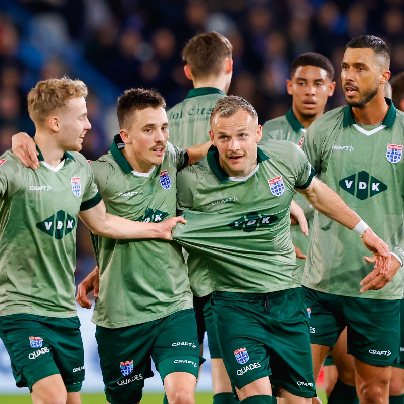 PECZwolle's tweet photo. Wedstrijdverslag | PEC Zwolle knokt zich na sterke eerste helft langs De Graafschap
#grapec #peczwolle #desespereertnimmer