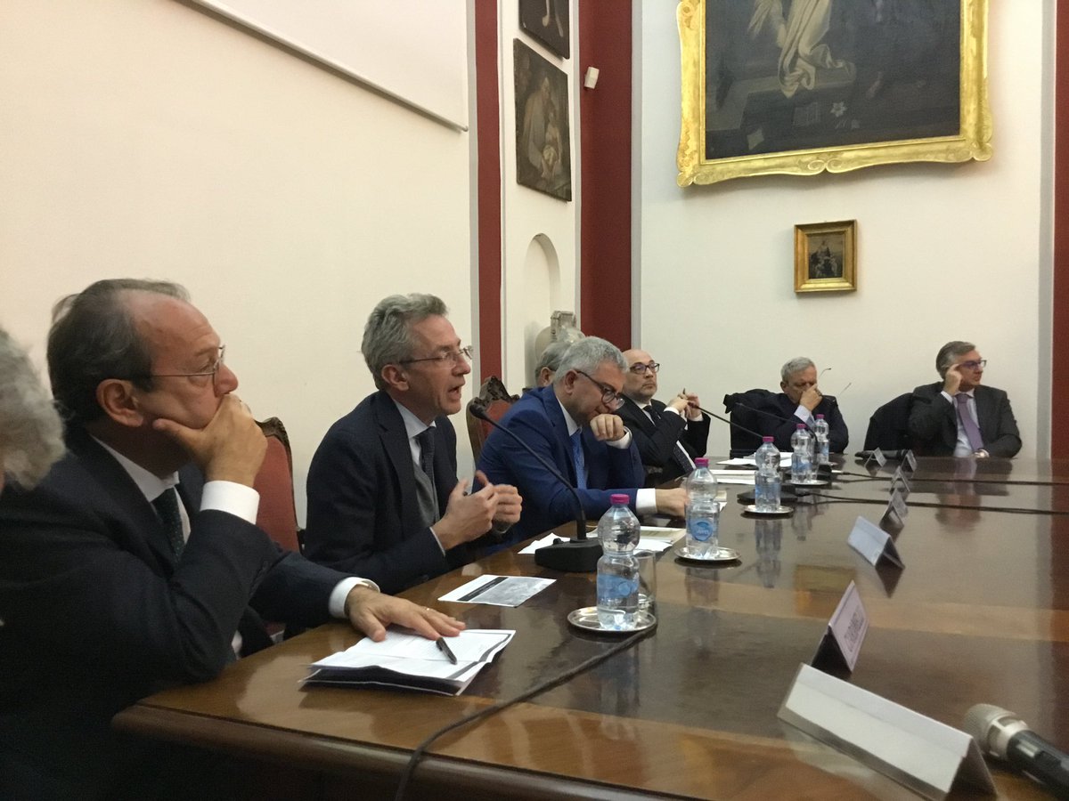 francescoassisi's tweet photo. seconda data di presentazione a #Napoli per l'ultimo libro di Massimo Milone "Da Francesco a Francesco. Dieci anni di un Pontificato innovatore”, edito per Casa Editrice Francescana Assisi #CEFA
👉Per info e acquisti https://t.co/AeBVsUMJY9👈
#ofmconv #fratiassisi https://t.co/4auWtZZBhV