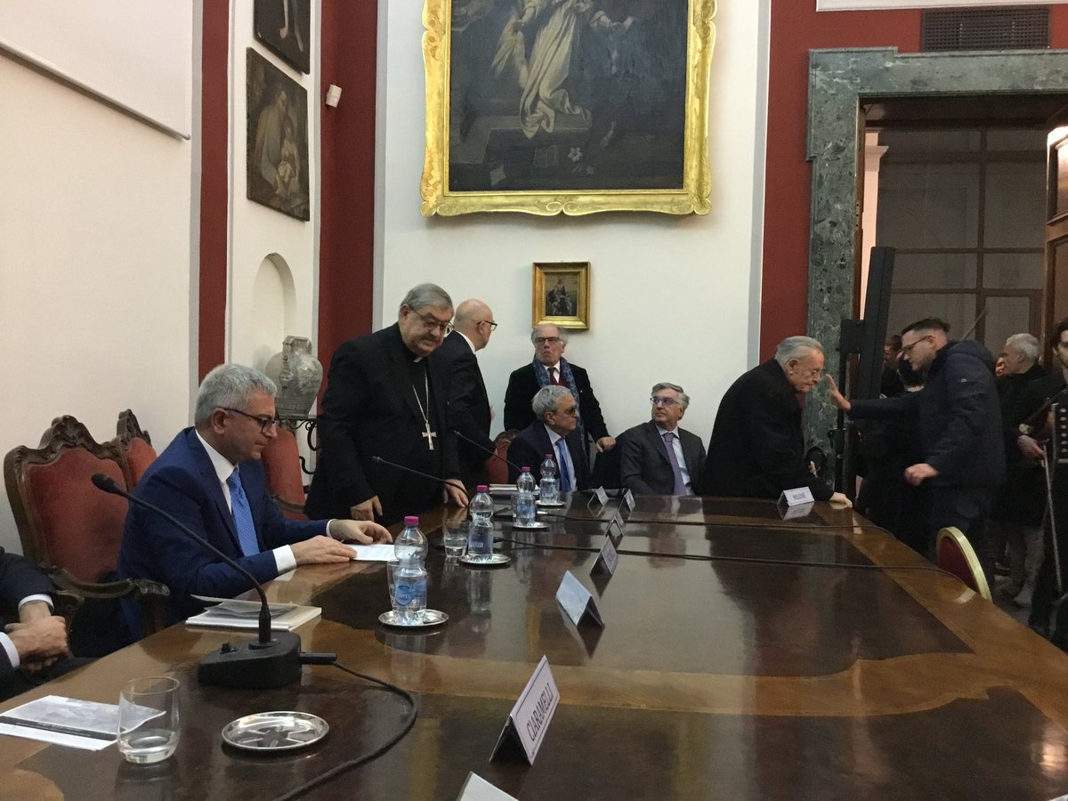 francescoassisi's tweet photo. seconda data di presentazione a #Napoli per l'ultimo libro di Massimo Milone "Da Francesco a Francesco. Dieci anni di un Pontificato innovatore”, edito per Casa Editrice Francescana Assisi #CEFA
👉Per info e acquisti https://t.co/AeBVsUMJY9👈
#ofmconv #fratiassisi https://t.co/4auWtZZBhV
