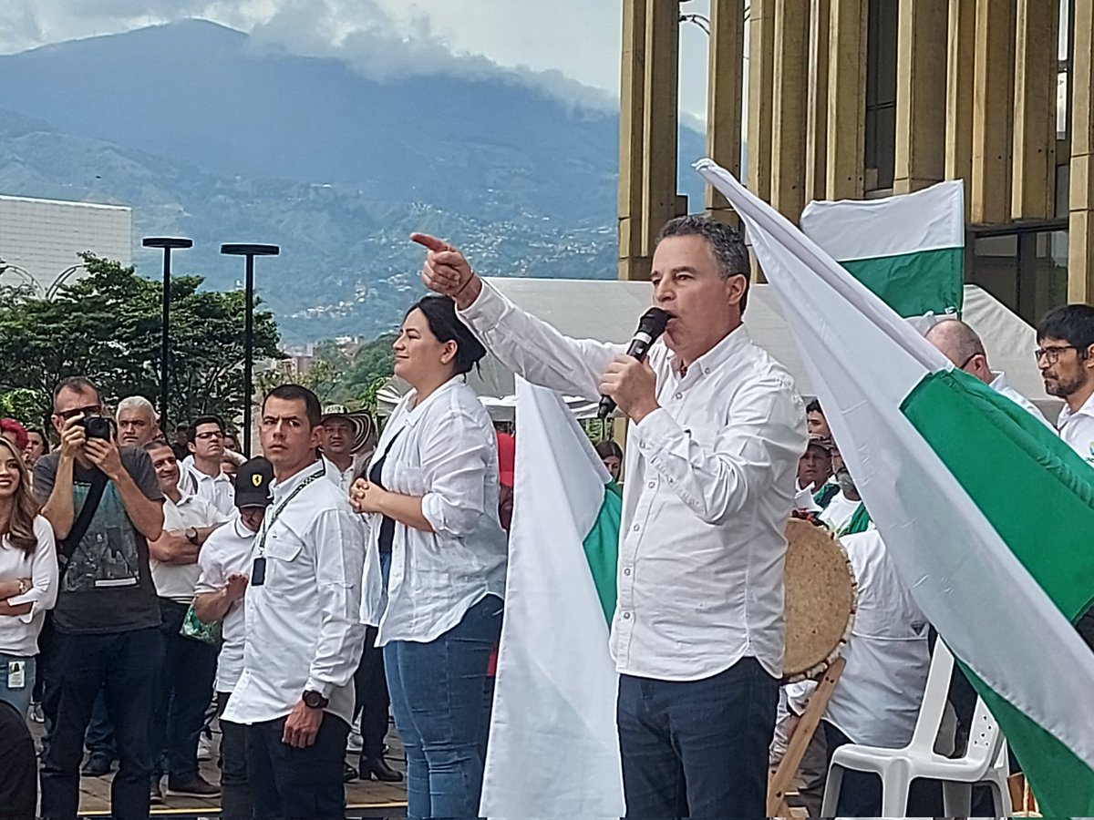 SaludAntioquia's tweet photo. Unidos protegemos a nuestras comunidades. Hoy nos concentramos en la Plaza de La Libertad, para unirnos en una sola voz en defensa de la vida de los habitantes del Bajo Cauca y Nordeste Antioqueño.

 #ConBajoCaucaYNordeste https://t.co/toXIHnAlzq