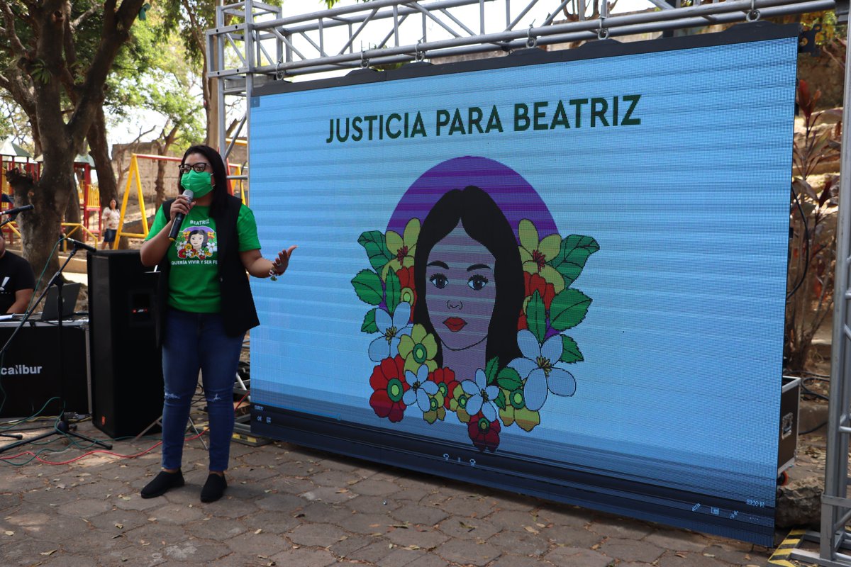 Coledemujeres's tweet photo. #ColectivaFeminista #Occidente 
📣En Santa Ana, se llevó a cabo el foro denominado: "Beatriz quería vivir y ser feliz". Con el objetivo de expandir la historia de Beatriz y la lucha por el derecho a decidir sobre nuestros cuerpos. 🧵 https://t.co/C0h8PnjvKZ