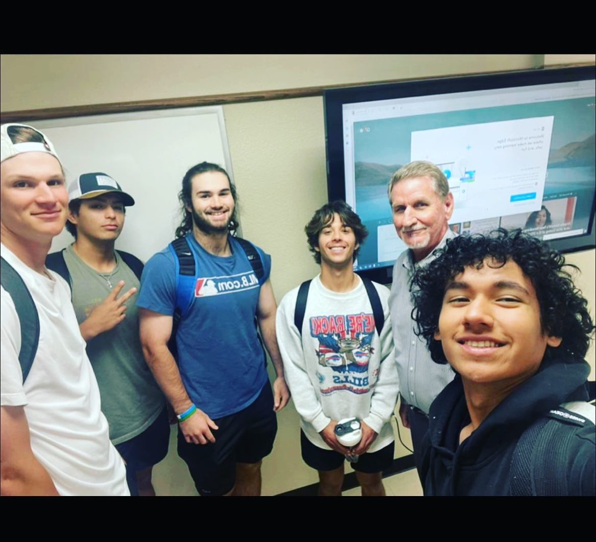 SchreinerBSB's tweet photo. Spring 2 begins #PICSwPROFS
#FIGHTforSCHREINER https://t.co/YSqmMnRybn