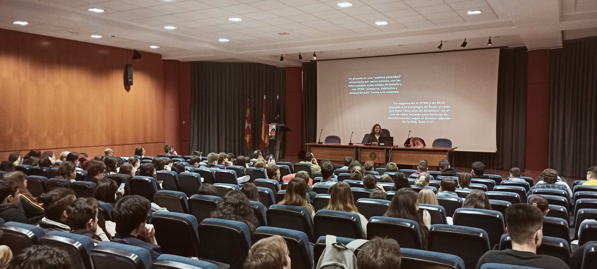 jacoboherrizq's tweet photo. Me gustaría felicitar públicamente a @itziar_rs y a @PBerdonPrieto por la manera en la que están llevando este proyecto @AlfaUva. Hoy celebró sus IV Jornadas, que lucieron tal que así. A por las siguientes! 💪 https://t.co/wAyTJB4zZ2