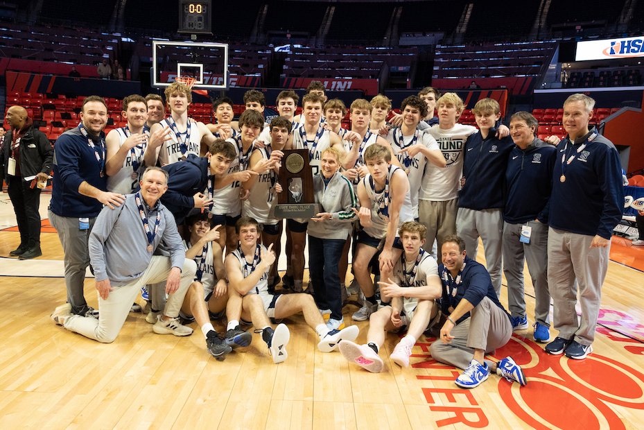 Looking to relive the weekend with New Trier boys hoops? 

<a href="/JoeC2319/">Joe C</a> and <a href="/roblange/">Rob Lange</a> were documented the historic weekend and season, and you can find the latest on our site:

📷 Gallery: bit.ly/4059Inb

✍️ Recap: bit.ly/408txtX
