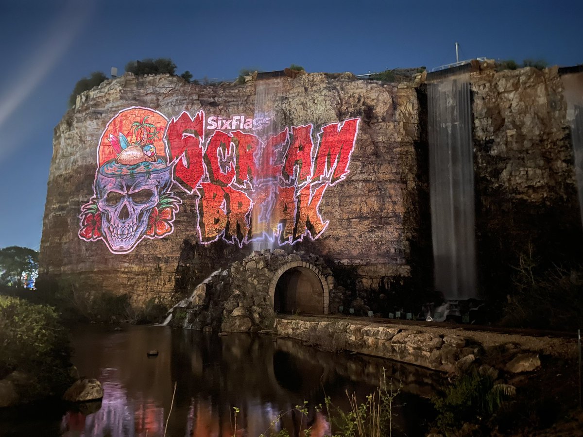 jeffrey_siebert's tweet photo. Breaking News! Scream Break is now FREE (beginning tonight) to all season pass holders and memberships on a first-come, first served basis. Hurry, limited quantity! Pick up your all access lanyard at the booths located l near Old Blues or at the entrance to Cliffhanger. #SFFT2023 https://t.co/EX2IefTqdv
