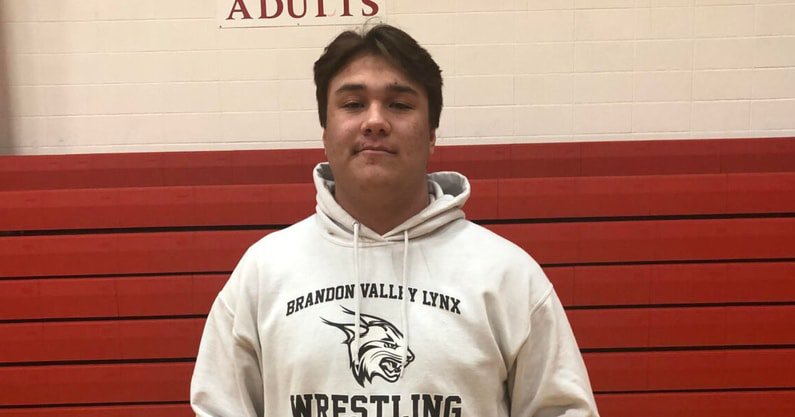 A standout on the gridiron and the wrestling mat, 4⭐️ IOL Navarro Schunke wrapped up wrestling state title No. 4 in February. 

Up next: more wrestling and figuring out where he’ll take his visits over the summer.

Read (On3+): on3.com/news/navarro-s…