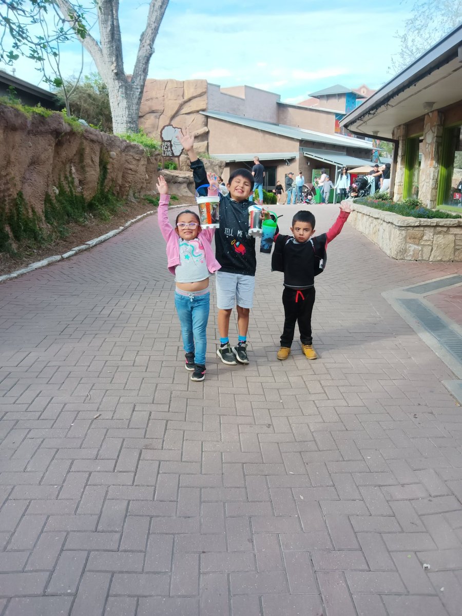Oley28123's tweet photo. I am very proud to announce my sister is  joining  @MVE_GT  🥳 and today I'm supporting her in her #GTEAC's  Annual Walkathon through the awesome 😎 @SanAntonioZoo.
#Walkathon #walkingwithfamily
#familytime #viral #SanAntonio
@NISDMeadowVill 
@MVE_GT  @NISDGTAA 
@NISD @nisdgteac https://t.co/cGx0lnenWM