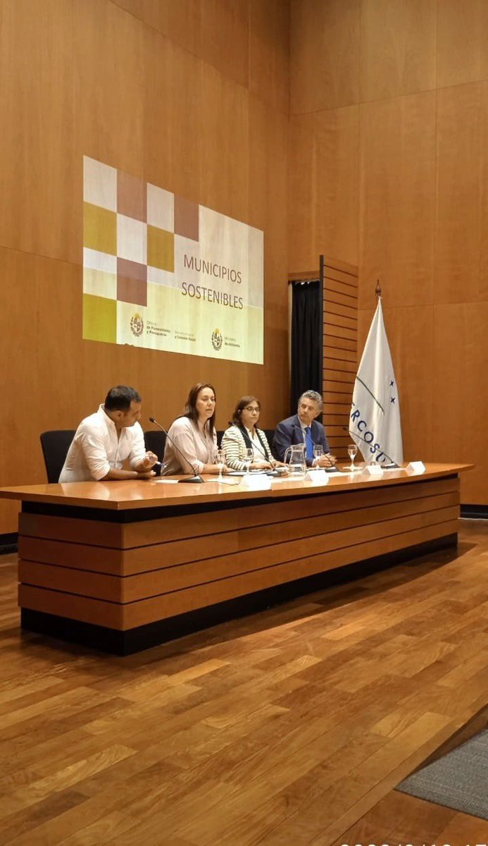 MuniMaldonado's tweet photo. 🔹El Concejal Carlos Sommerer  en representación del Alcalde @RapettiAndres participó de un nuevo @PlenaMunicipios en Torre Ejecutiva. Ademas de alcades de todo el país, participaron también autoridades de @oppuruguay y el Presidente @LuisLacallePou https://t.co/eC2BhlLEsK