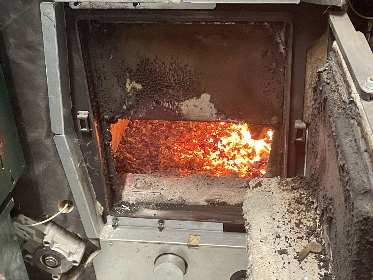 maud_beraud's tweet photo. [ADEME'TOUR] : 2ème semaine, 3 visites ce jour en Touraine :
-Géothermie sur nappe de Loché-sur-Indrois
- 🔥chaufferie biomasse du château de Charnizay
- 🔥Chaufferie bois du collège G. Deferre à Preuilly-sur-Claise. 👉https://t.co/iq9hdC2NJg https://t.co/4Wf6N8uubQ