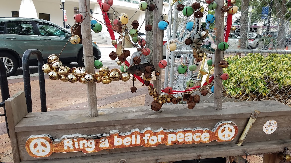 billeecox's tweet image. Mob scene #hugeline #ridiculouscrowd I can't even #getclose to #ringabellforpeace