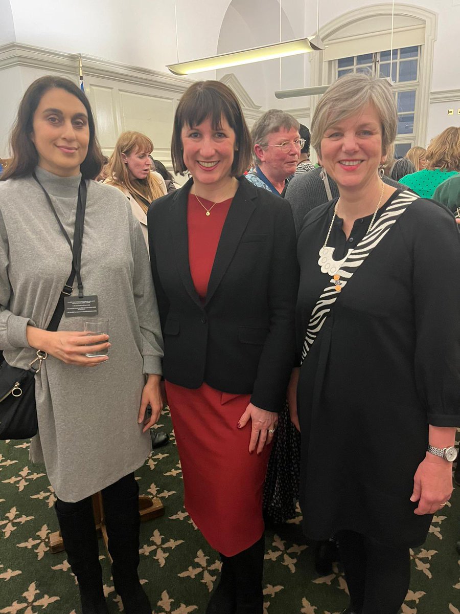 Thank you @LilianGreenwood for inviting me to today’s #InternationalWomansDay celebration of women in the NHS in parliament. 

Great to hear about @UKLabour commitments to hire and retain more staff and invest properly in essential health and care services.