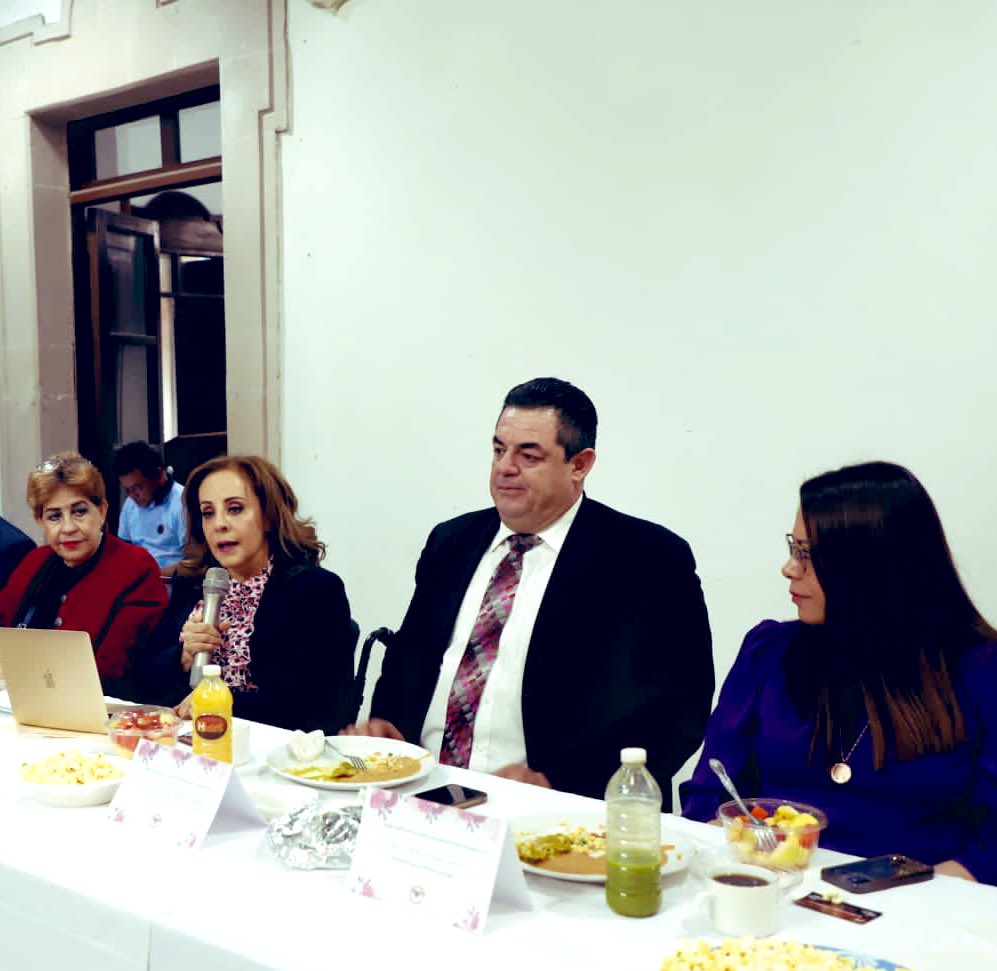 yoladelatorre's tweet photo. #Conmemoración NO festejo con motivo del #8M en la #BarraDeAbogados compartiendo con mujeres abogadas. Gracias Presidente Juan Carlos Gómez Bracho y Conchita Berrout #Sororidad #Mujeres #Abogadas #Sororidad https://t.co/LHIhwL1yw3