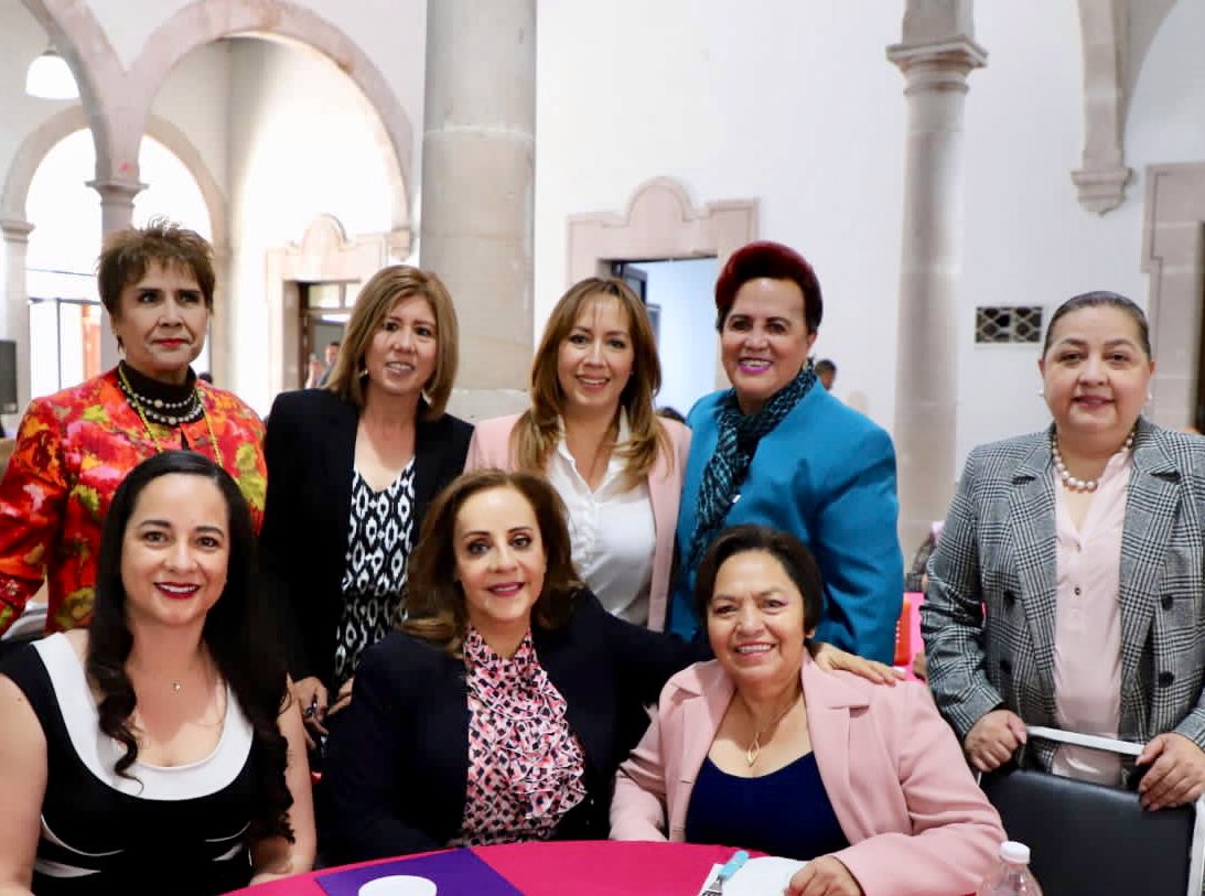 yoladelatorre's tweet photo. #Conmemoración NO festejo con motivo del #8M en la #BarraDeAbogados compartiendo con mujeres abogadas. Gracias Presidente Juan Carlos Gómez Bracho y Conchita Berrout #Sororidad #Mujeres #Abogadas #Sororidad https://t.co/LHIhwL1yw3
