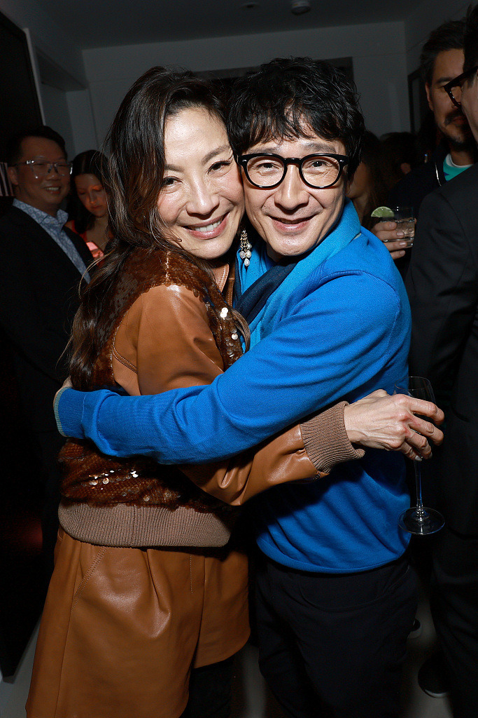 Panda_Paws_'s tweet image. "#EverythingEverywhereAllAtOnce,” a sci-fi story about #ChineseAmerican immigrant parents, dominated the #Oscars with seven awards, marking a milestone for #Asians and #AsianAmericans, who have historically been underrepresented in American #film and television industries.
