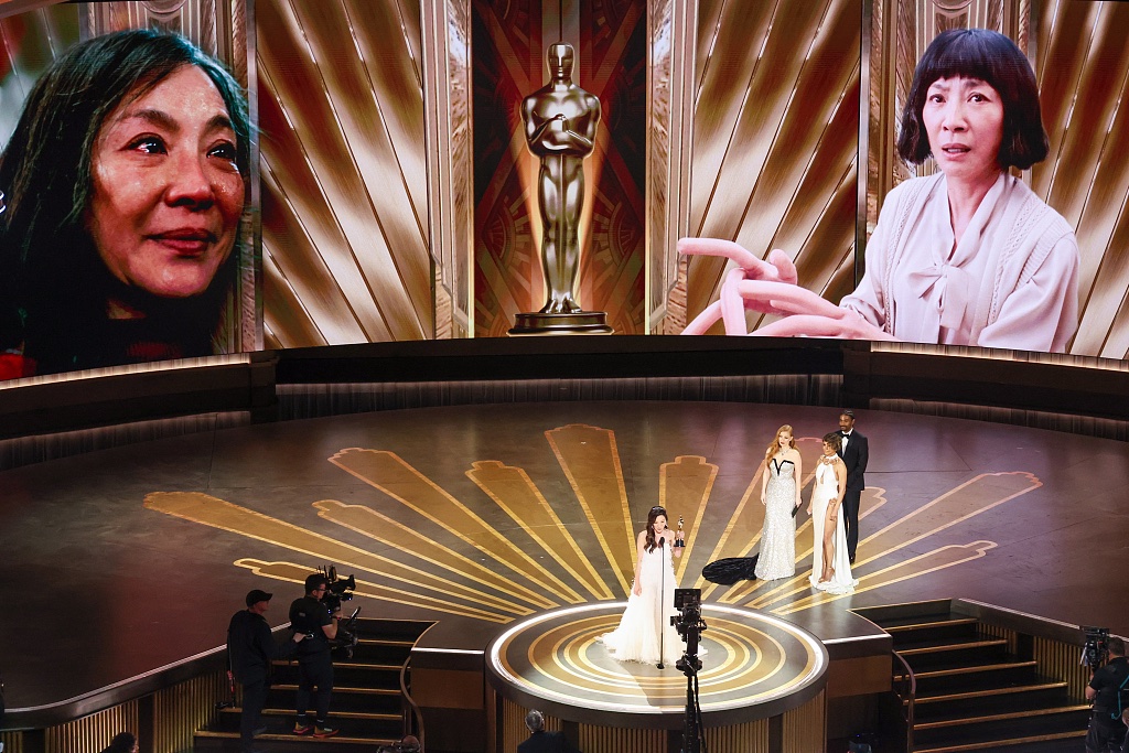 Panda_Paws_'s tweet image. "#EverythingEverywhereAllAtOnce,” a sci-fi story about #ChineseAmerican immigrant parents, dominated the #Oscars with seven awards, marking a milestone for #Asians and #AsianAmericans, who have historically been underrepresented in American #film and television industries.