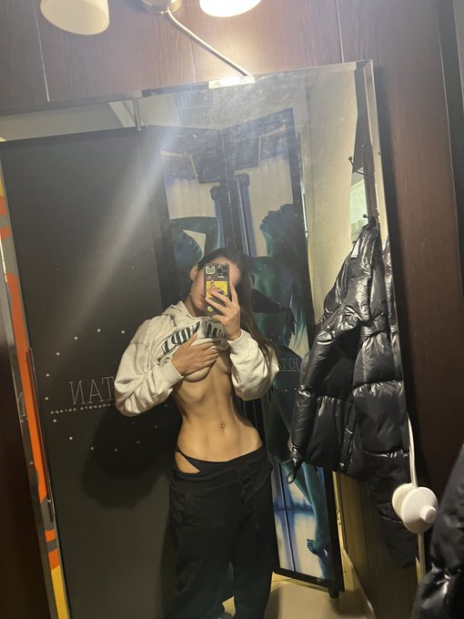 Toned and tanned😮&zwj;💨 https://t.co/0OYuRiqn3U