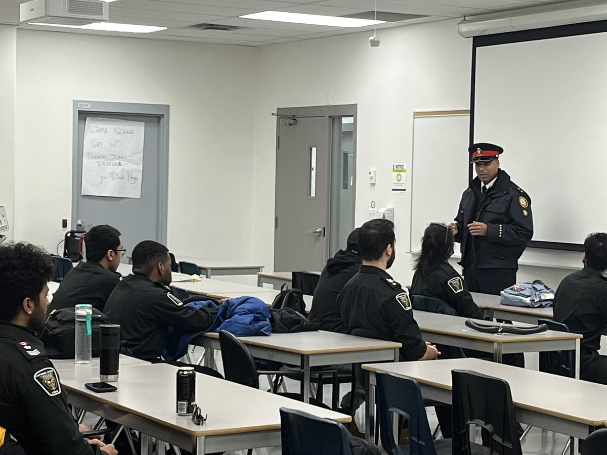 WestHillNCOs's tweet image. Great day for ‘Warmth in the 6ix’. Big shout out to @centennialcollege police foundation students! Over 40 bags of clothes, boots, hats &amp;amp; mitts! Officers were able to deliver the donations to some very happy people!
@daverydzik @tps43div @tpsssmiller8330