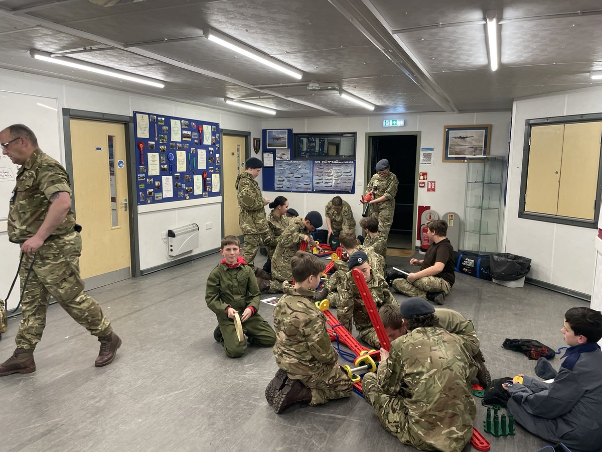 The main squadron had a fantastic time tonight doing STEM! They split themselves into their flights and were tasked with job of making a catapult with the MTA kits. We saw some very interesting catapults, but Halifax flight ended up having the best design! Well done everyone!